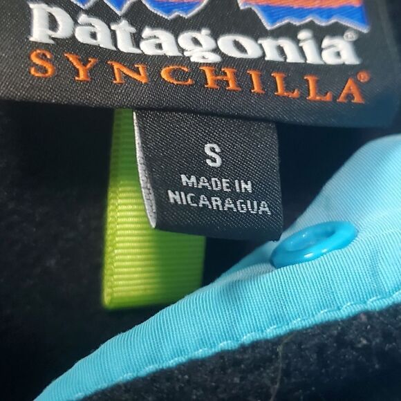 Patagonia Synchilla Black & Robin Egg Blue Pullover Sweatshirt - Picture 5 of 6